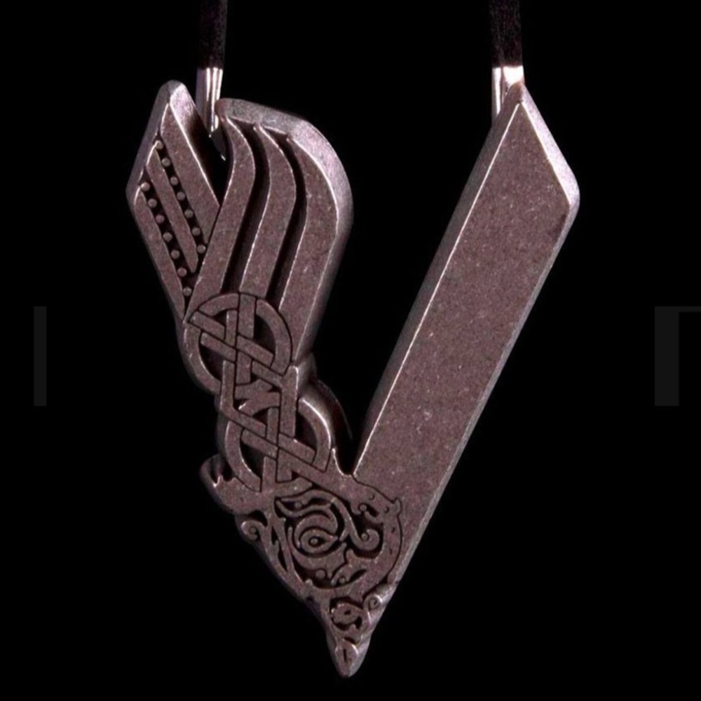 NWT Limited Edition Vikings Necklace & Pendant